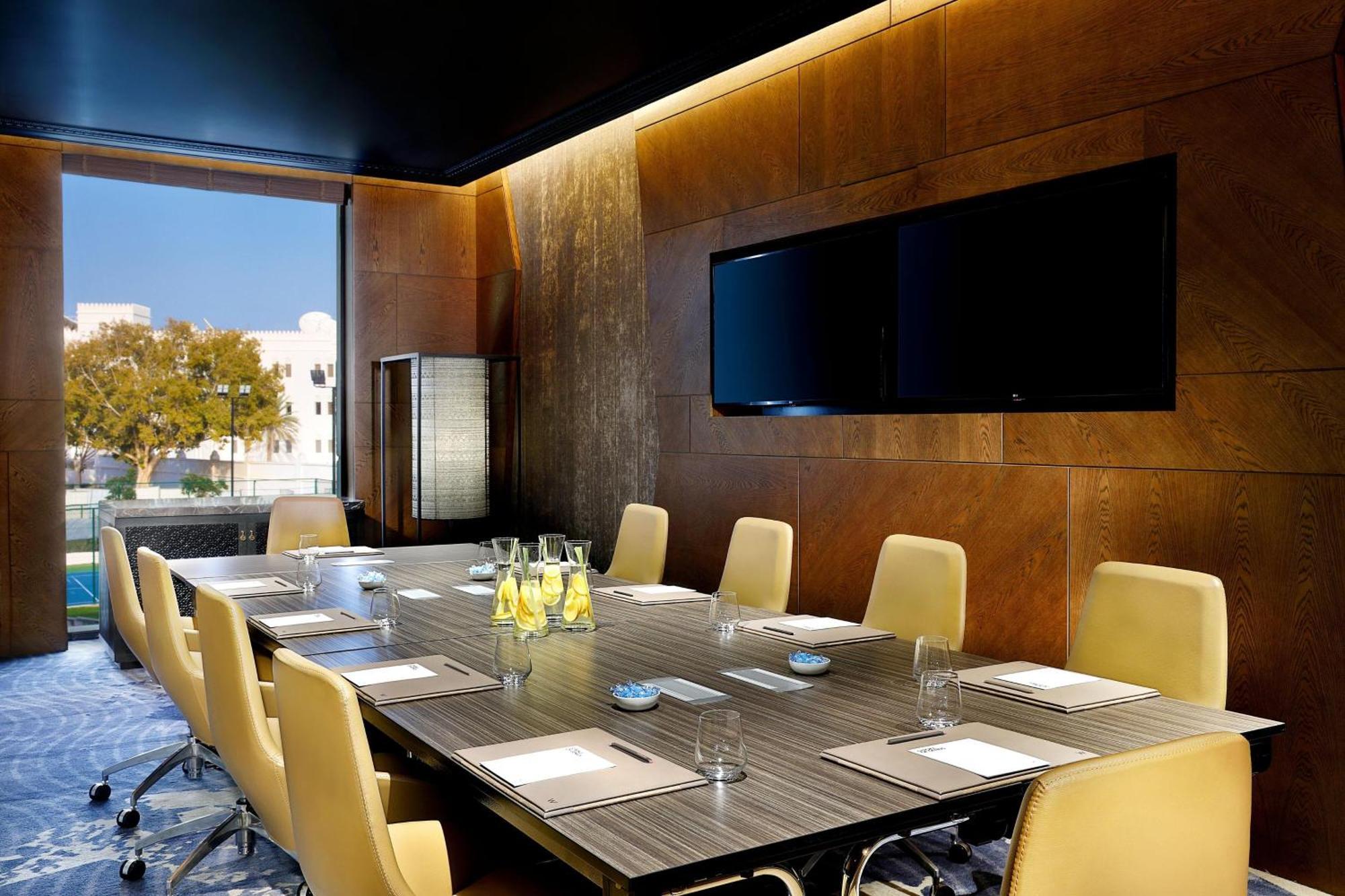מלון W מוסקט מראה חיצוני תמונה Boardroom at the Westin